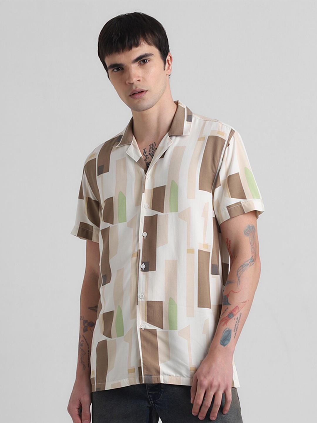 

Jack & Jones Geometric Printed Cuban Collar Short Sleeves Casual Shirt, Beige