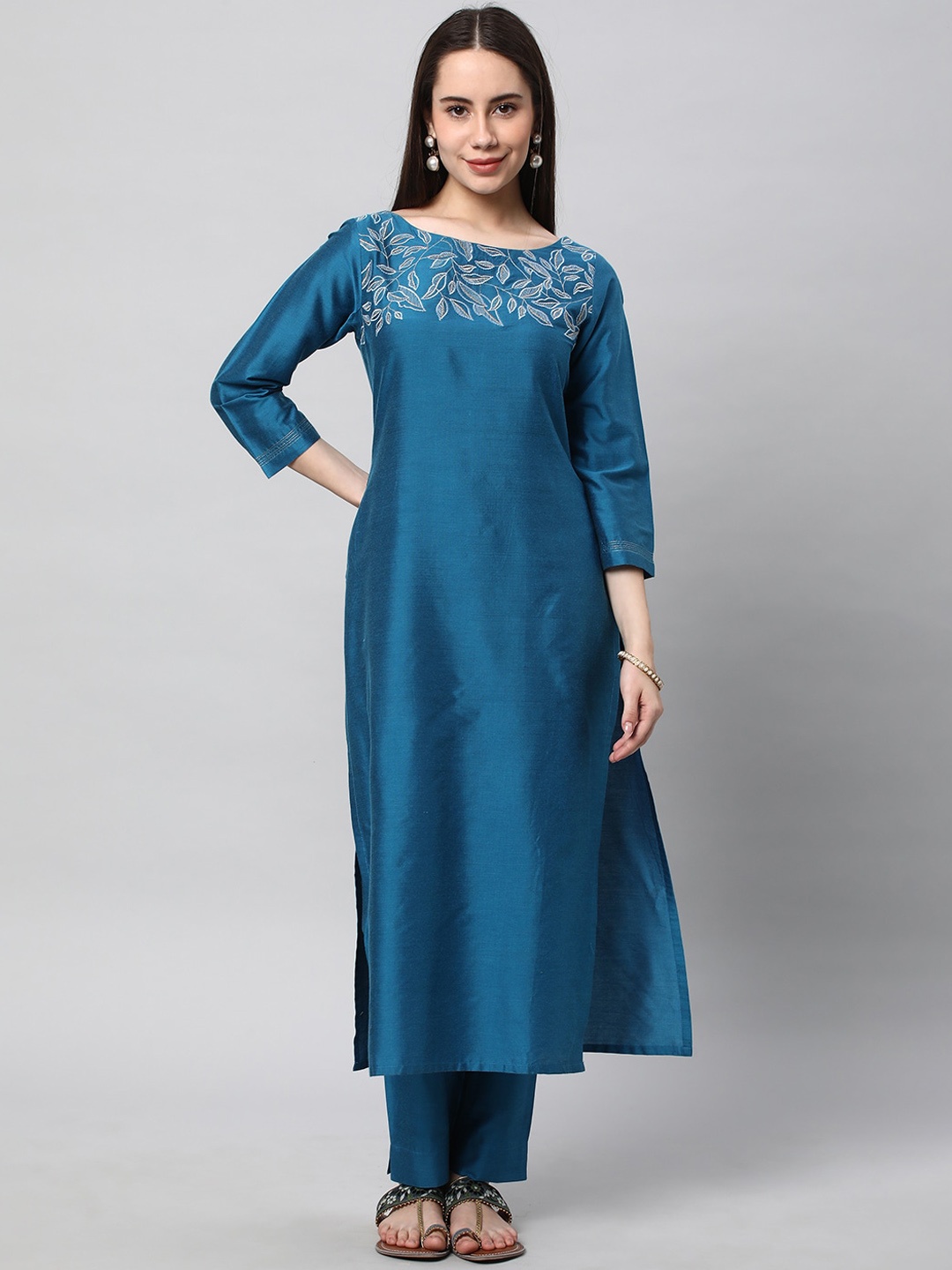 

KAMI KUBI Floral Yoke Design Thread Work Straight Kurta, Blue