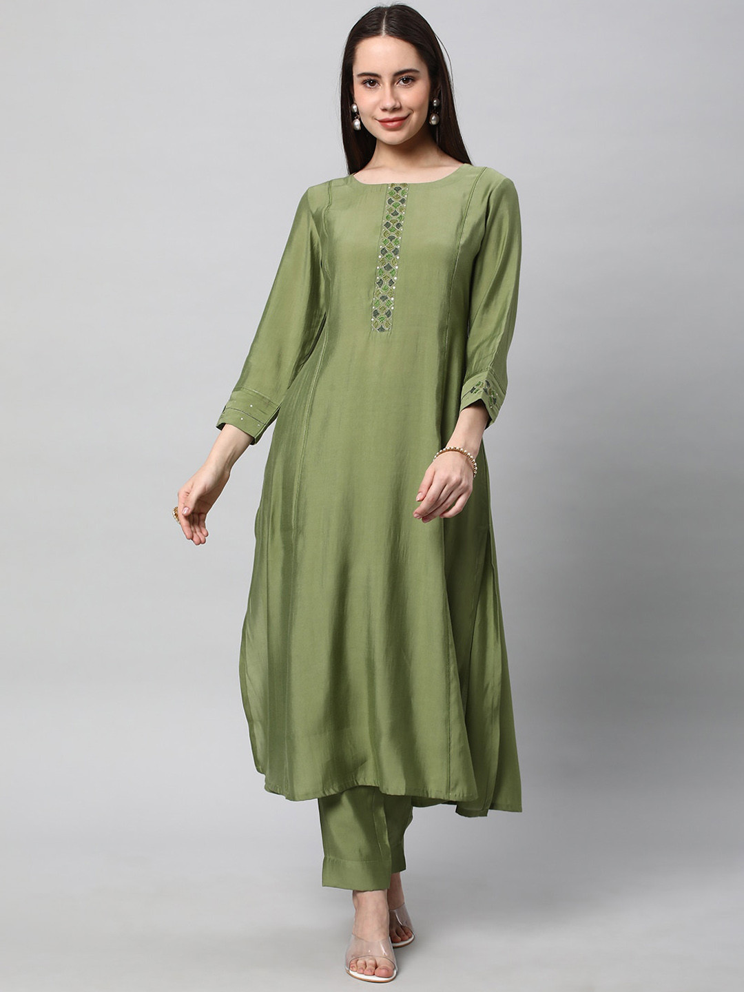 

KAMI KUBI Ethnic Motifs Yoke Design Thread Work Straight Kurta, Green