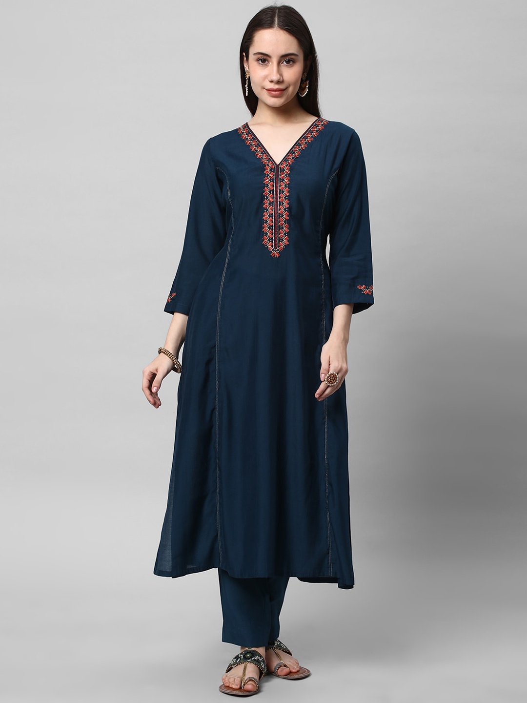 

KAMI KUBI Ethnic Motifs Yoke Design Thread Work Straight Kurta, Blue