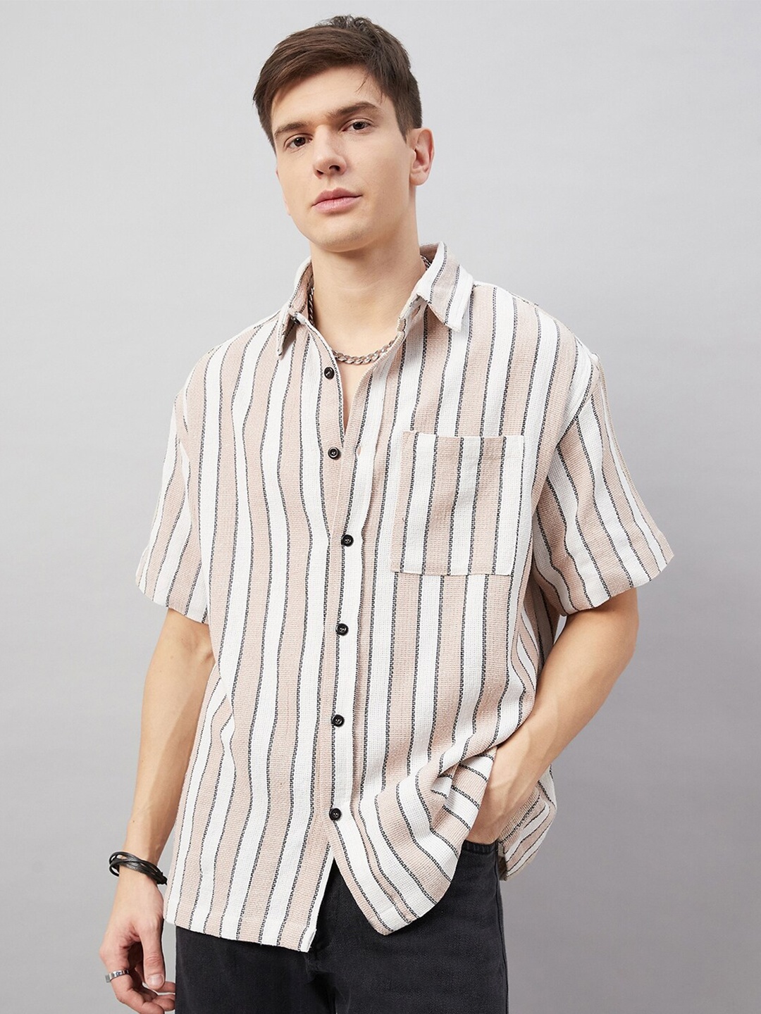 

CHIMPAAANZEE Oversized Vertical Striped Spread Collar Casual Shirt, Beige