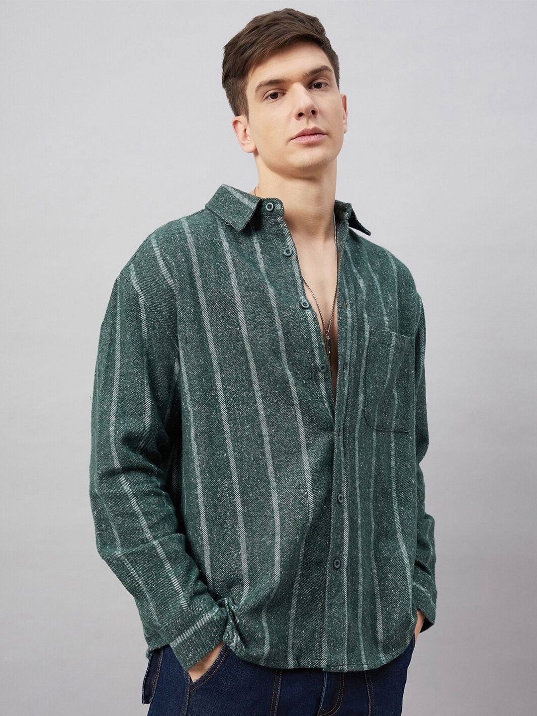 

CHIMPAAANZEE Oversized Vertical Striped Spread Collar Casual Shirt, Green