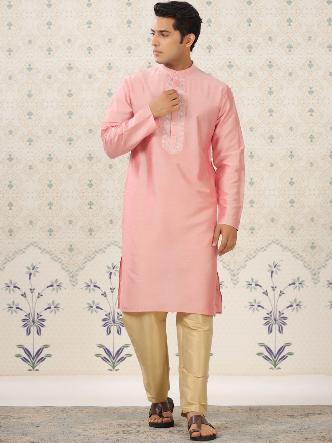 

Ode by House of Pataudi Pink Mandarin Collar Thread Work Straight Kurta