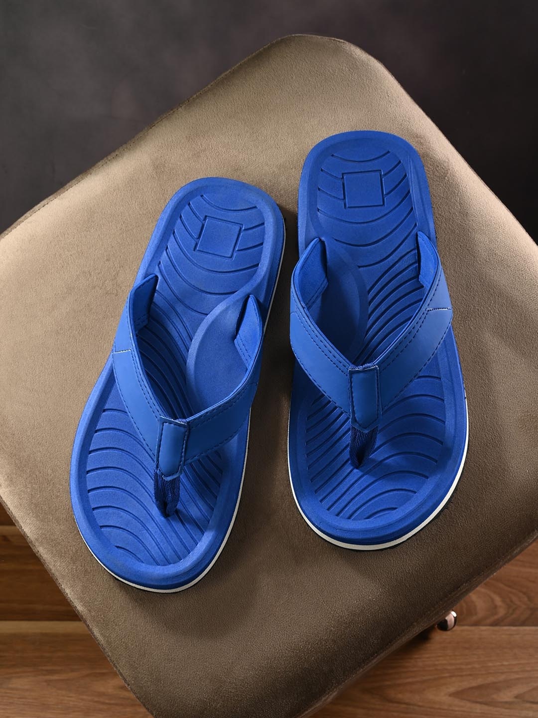 

Yuuki Men Textured Thong Flip-Flops, Blue