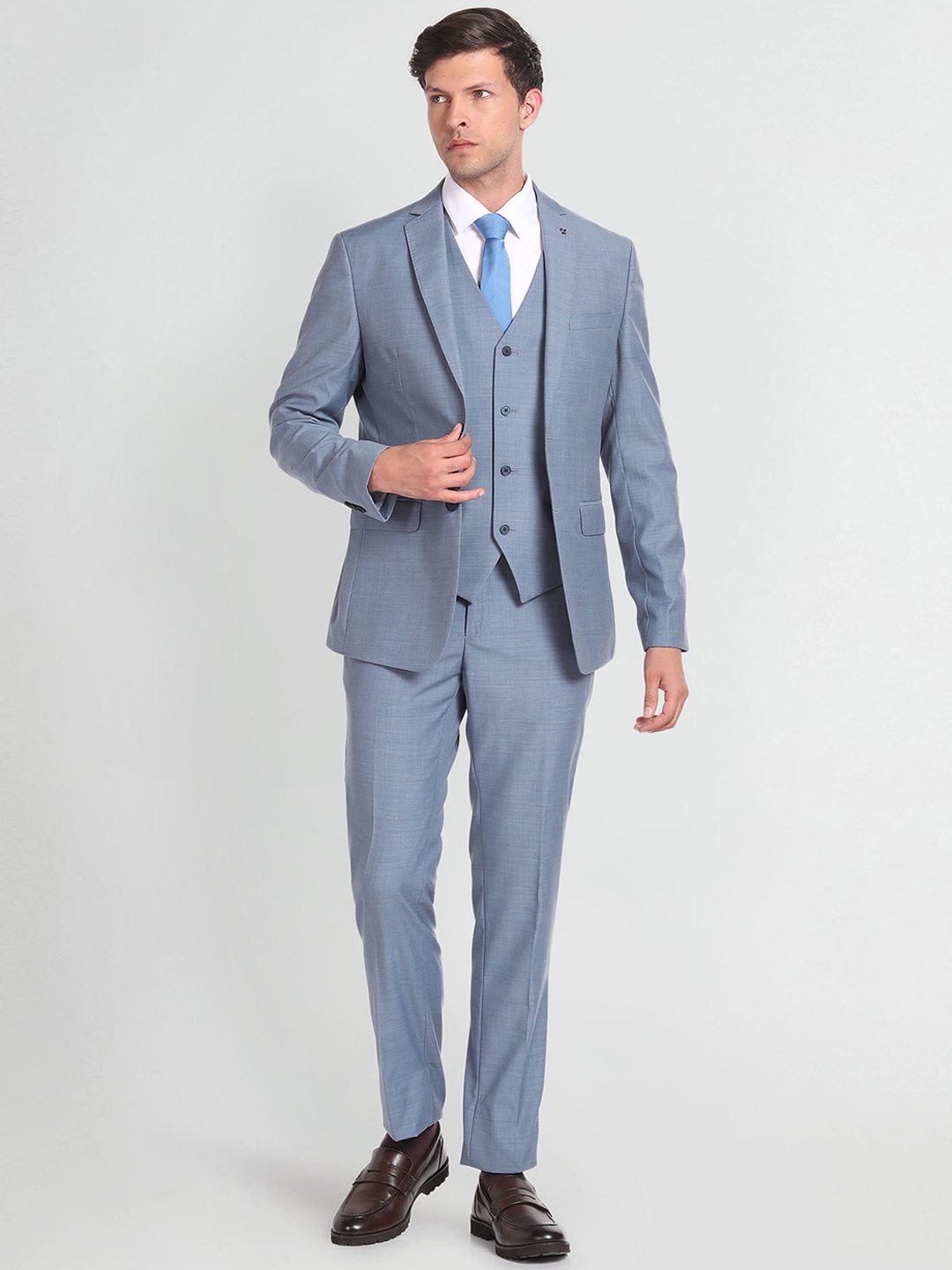 

Arrow Notched Lapel Collar Single-Breasted Three-Piece Formal Suit, Blue