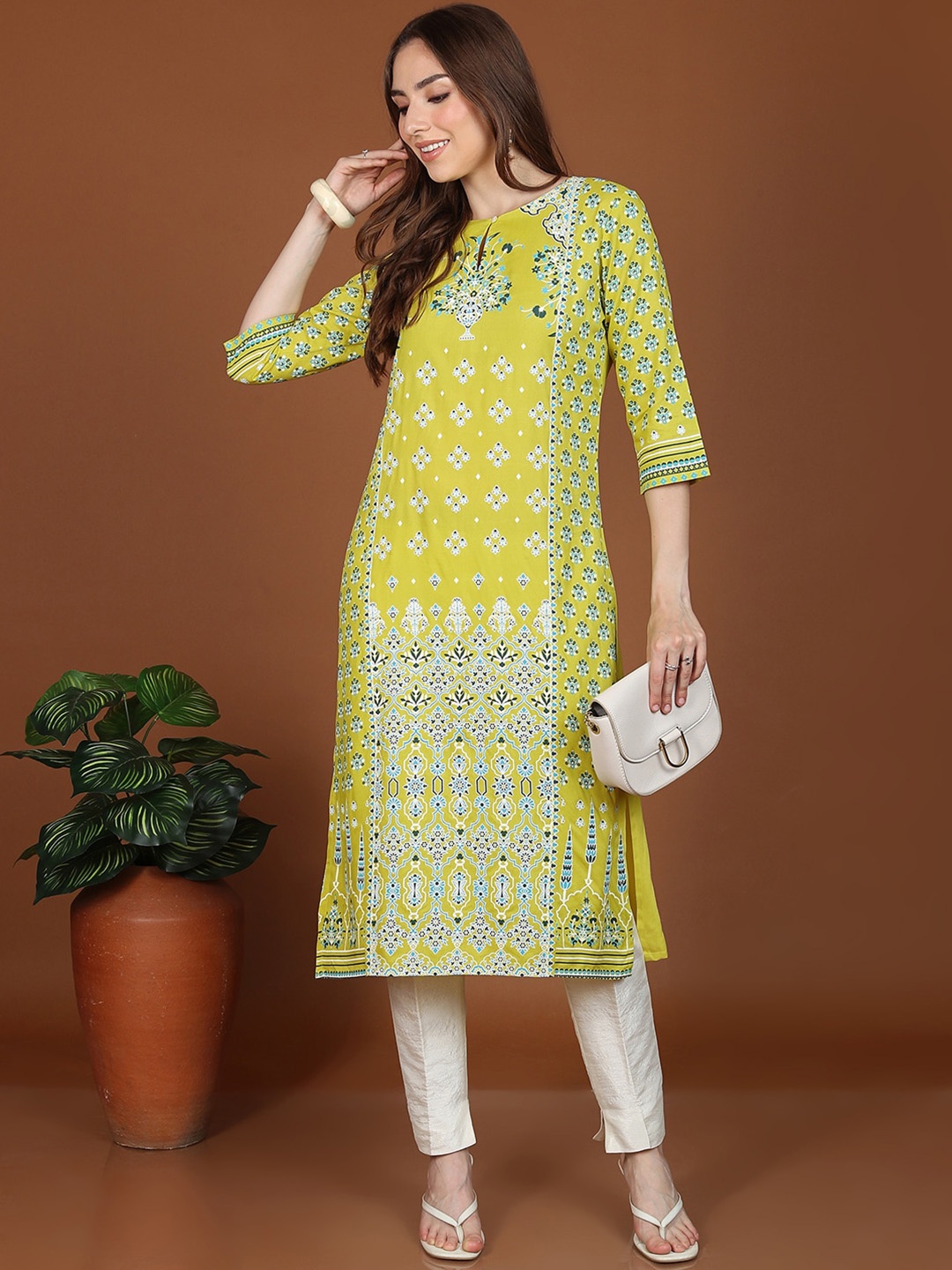 

Vishudh Ethnic Motifs Printed Straight Kurta, Green