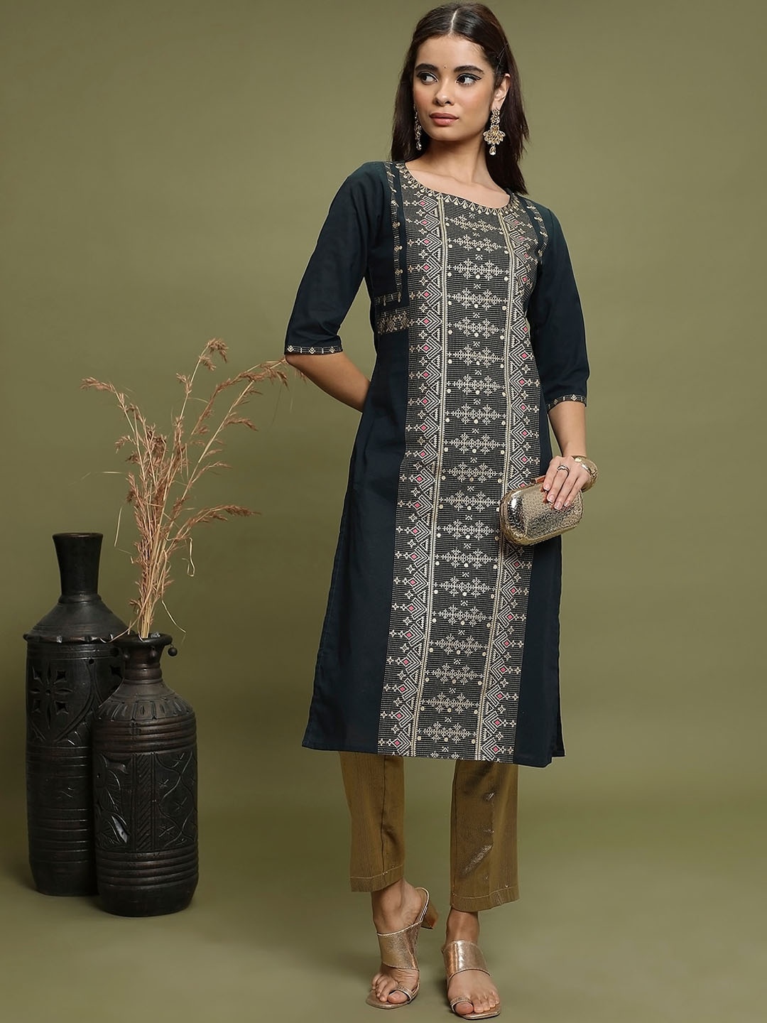 

Vishudh Green Ethnic Motifs Printed Cotton Straight Kurta