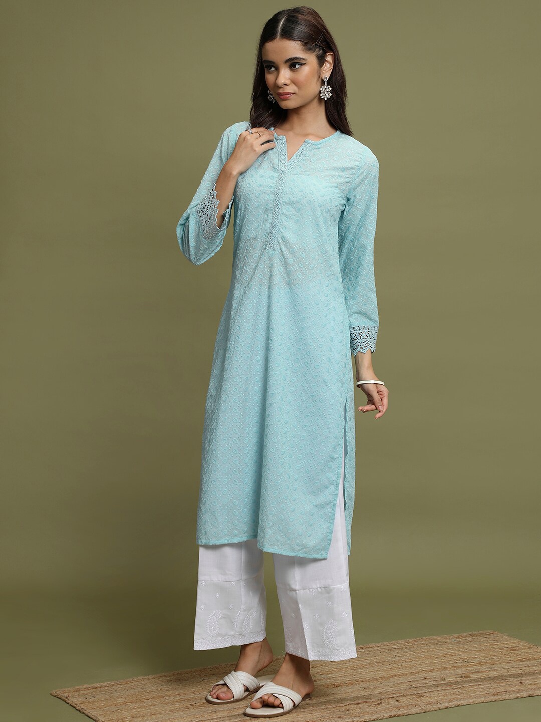 

Vishudh Ethnic Motifs Embroidered Regular Kurta, Blue