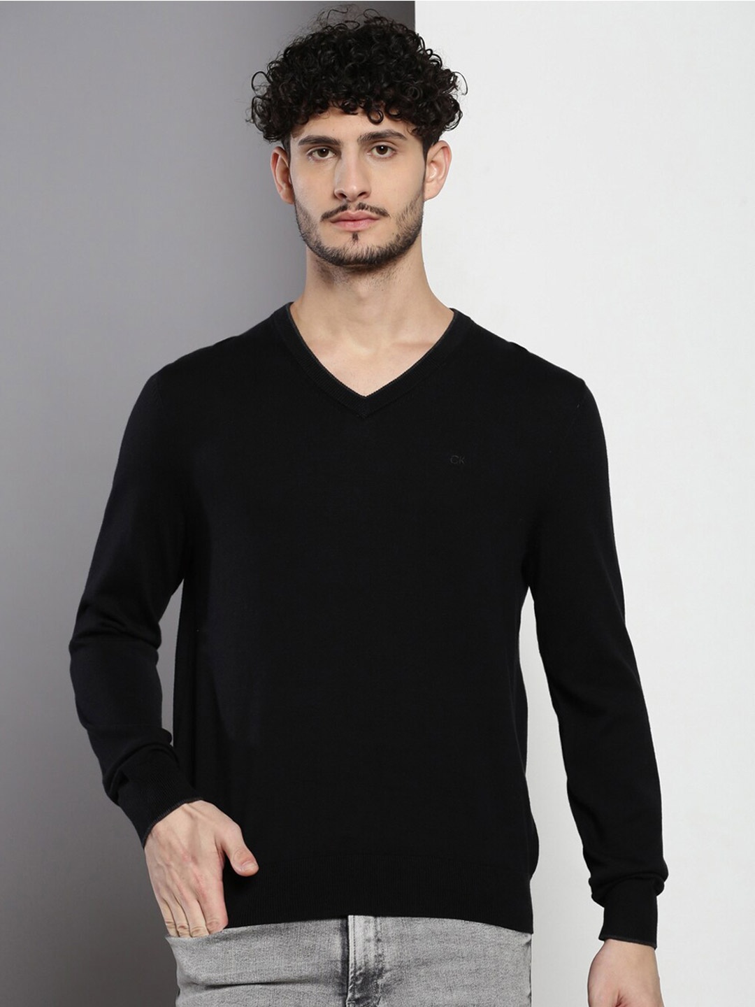 

Calvin Klein Jeans V-Neck Cotton Pullover Sweater, Black