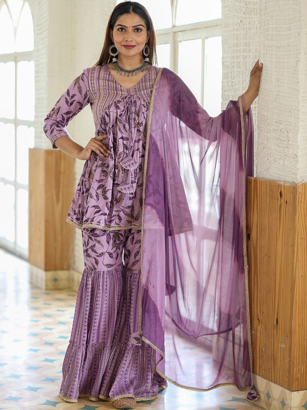 

DOISA Floral Printed Kurti With Sharara & Dupatta, Purple