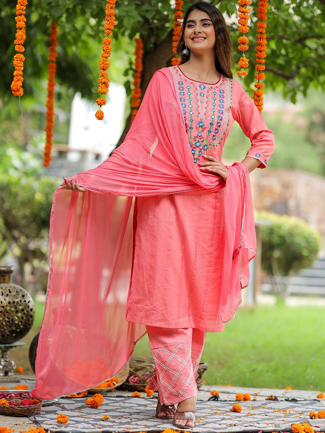 

DOISA Floral Embroidered Thread Work Pure Cotton Kurta with Trousers & Dupatta, Pink