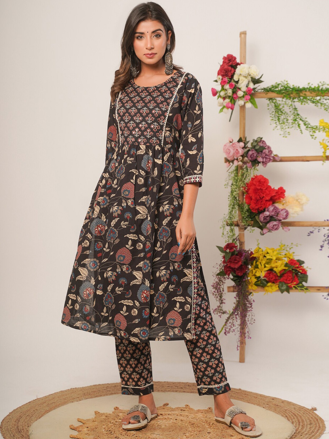 

DOISA Floral Printed Pure Cotton Kurta with Trousers & Dupatta, Black