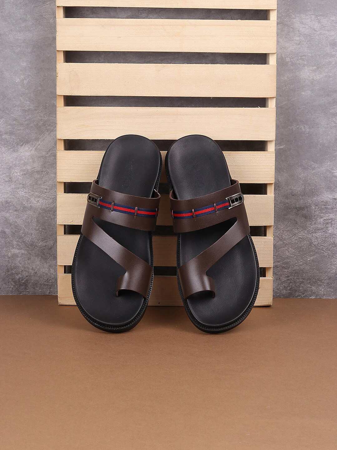 

Metro Men One Toe Comfort Sandals With Buckle Detail, Brown