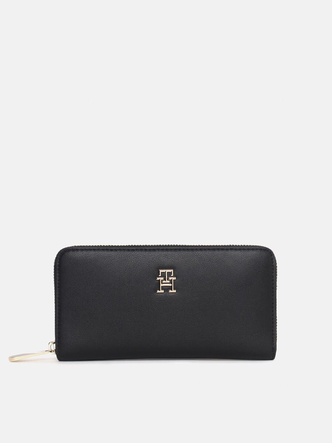 

Tommy Hilfiger Women Leather Zip Around Wallet, Black