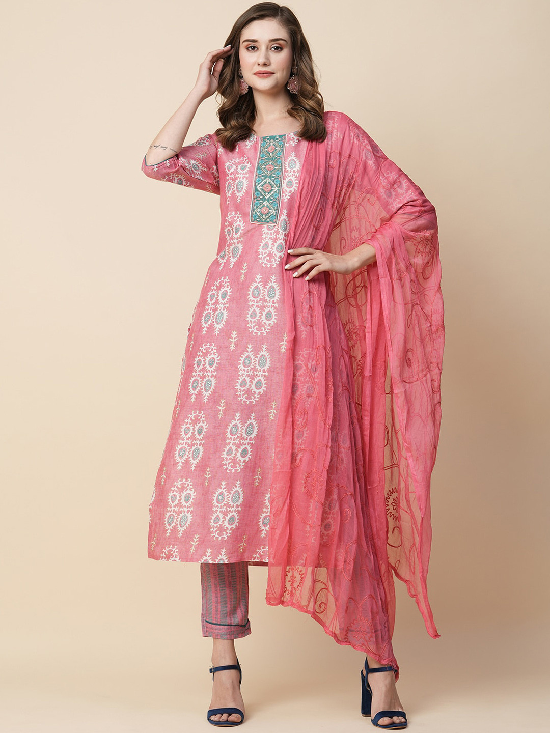 

KALINI Ethnic Motifs Printed Sequinned Regular Kurta & Trousers With Dupatta, Pink
