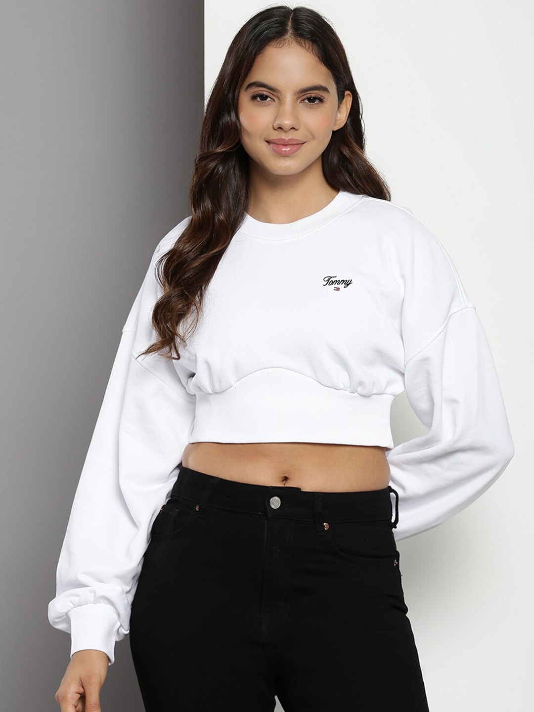 

Tommy Hilfiger Round Neck Pullover Crop Sweatshirt, White