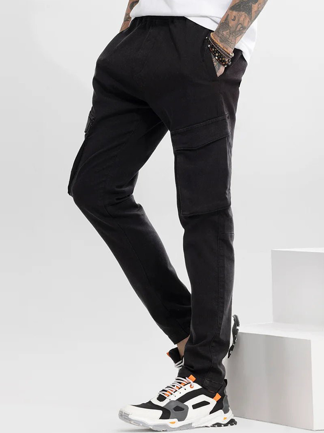 

Snitch Men Black Smart Loose Fit Cargo Trousers