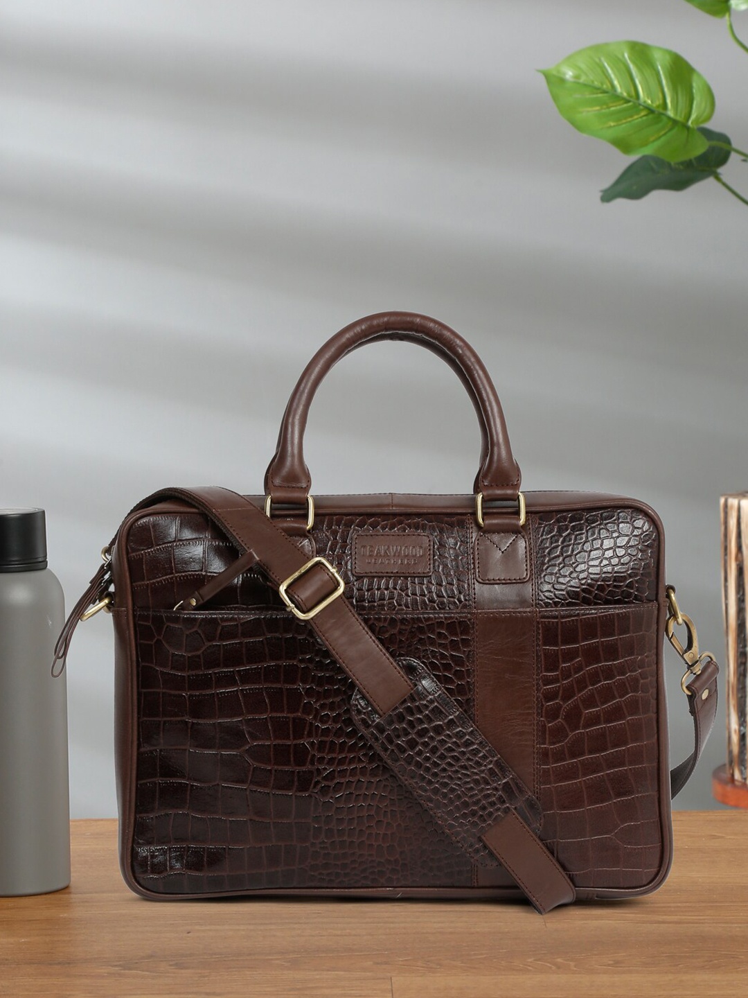 

Teakwood Leathers Men Textured Laptop Bag Up to 13 inch, Brown