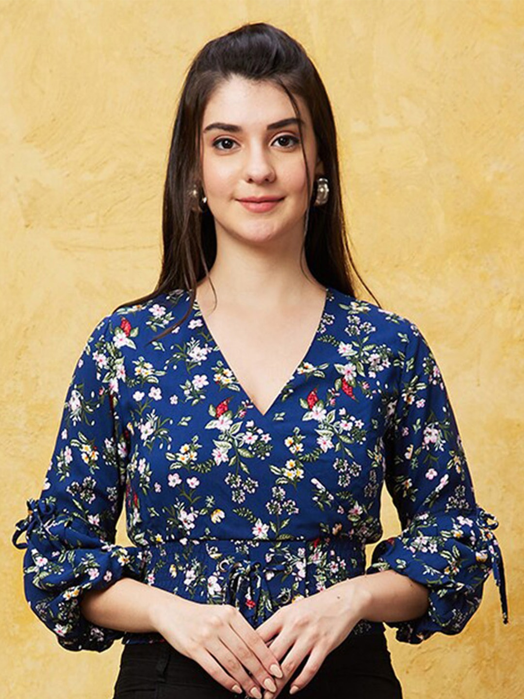 

Globus Navy Blue Floral Printed Puff Sleeves Smocked Crop Top