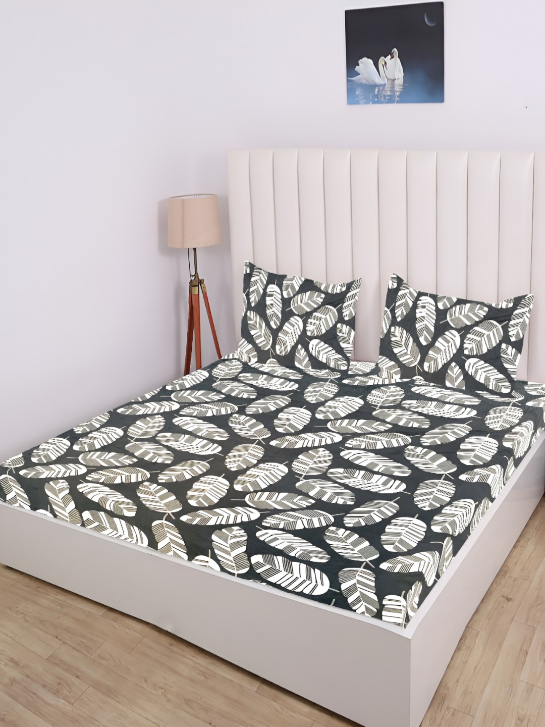 

RD TREND Green & White Printed Fitted 210 TC King Bedsheet With 2 Pillow Covers