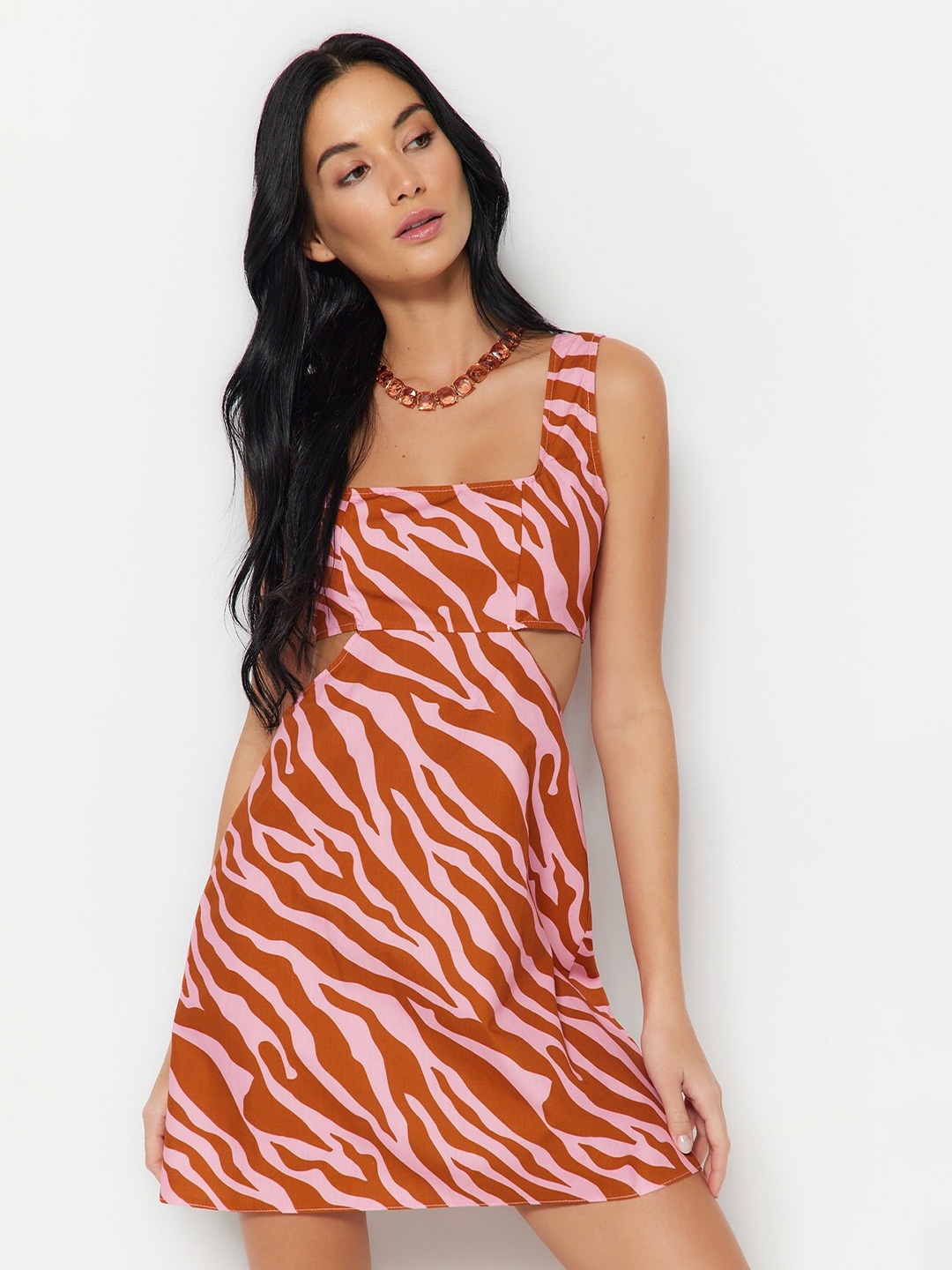 

Trendyol Abstract Printed Cut-Outs Pure Cotton A-line Dress, Pink