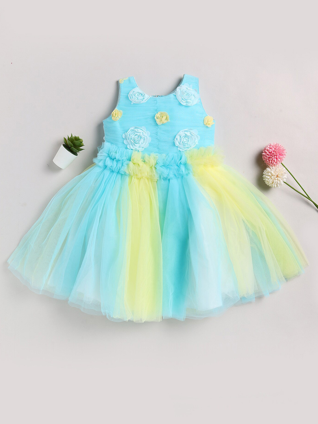 

Toonyport Girls Colourblocked Sleeveless Floral Applique Net Fit & Flare Dress, Blue