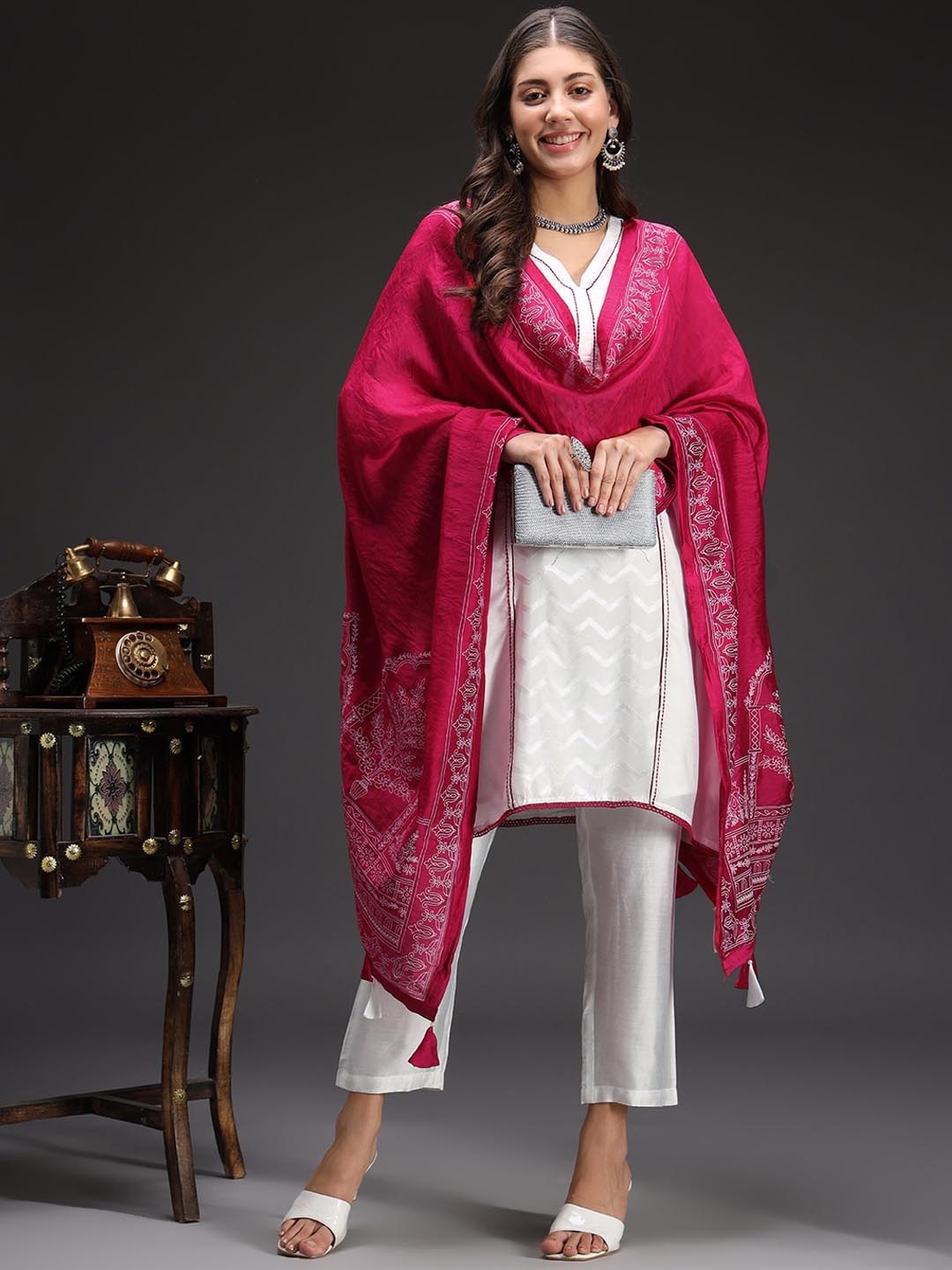 

HEEPOSH Self Design Regular Kurta With Trousers & Dupatta, White