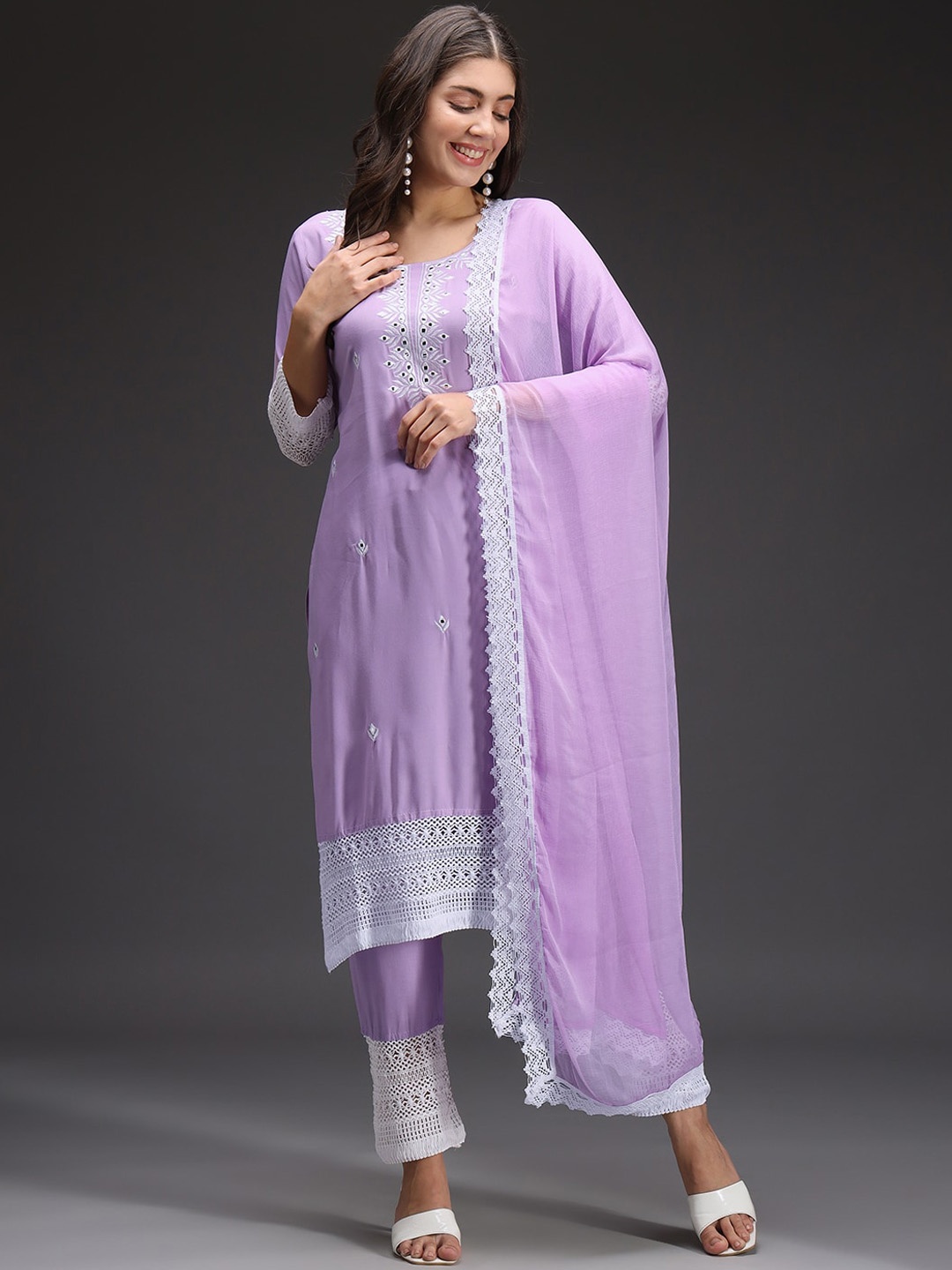 

HEEPOSH Ethnic Motifs Embroidered Regular Thread Work Kurta With Trousers & Dupatta, Lavender