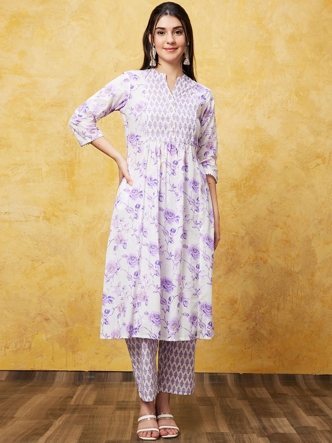 

Globus Off White Floral Printed Band Collar Pure Cotton Kurta with Trousers
