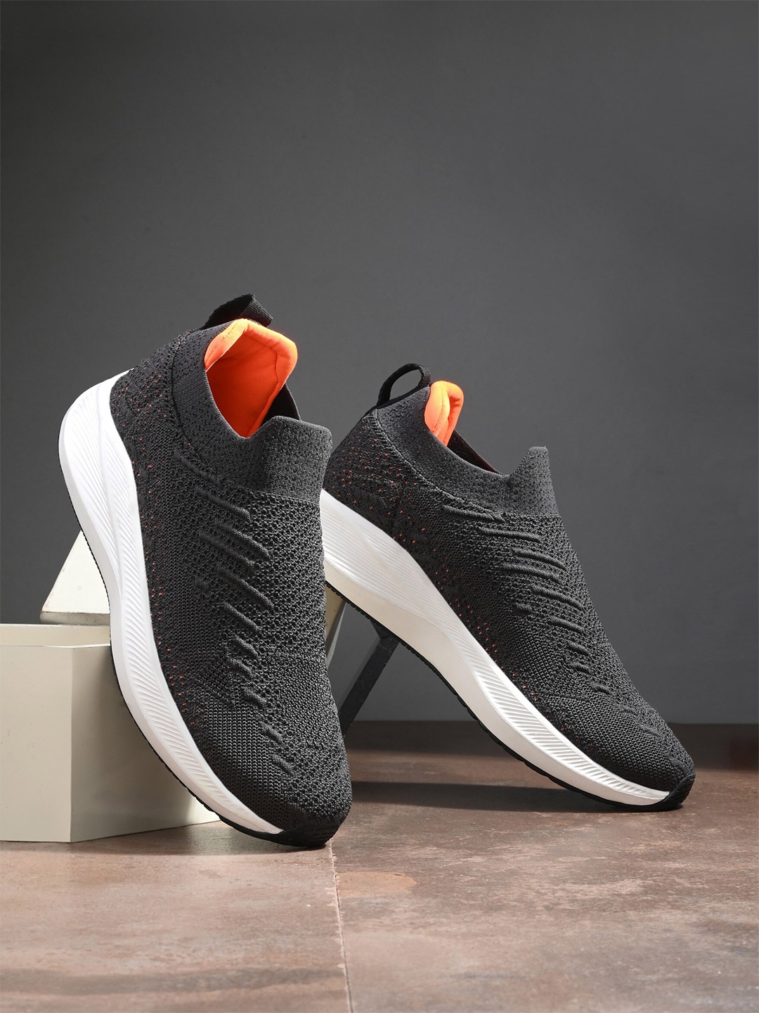 

HRX by Hrithik Roshan Men Grey Mesh Walking Sports Shoes