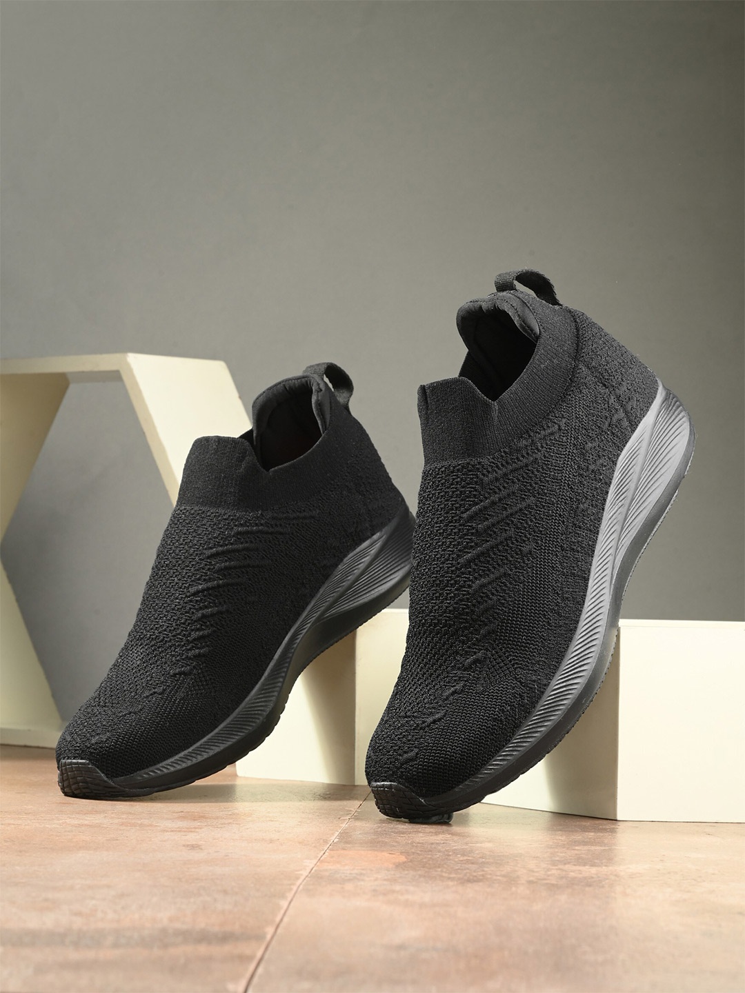 HRX by Hrithik Roshan Men Black Mesh Walking Sports Shoes