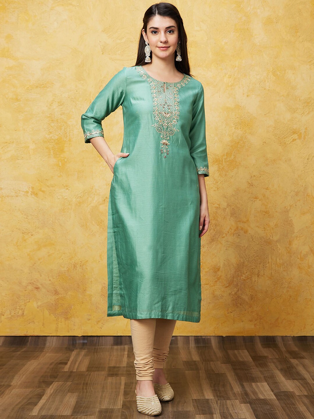 

Globus Green Ethnic Motifs Embroidered Keyhole Neck Kurta