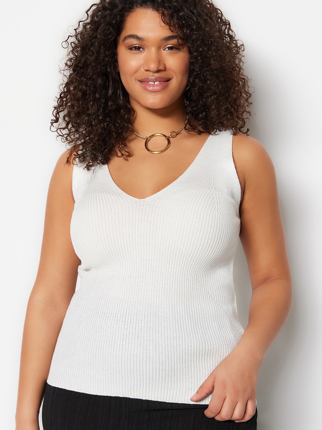 

Trendyol V-Neck Sleeveless Top, White
