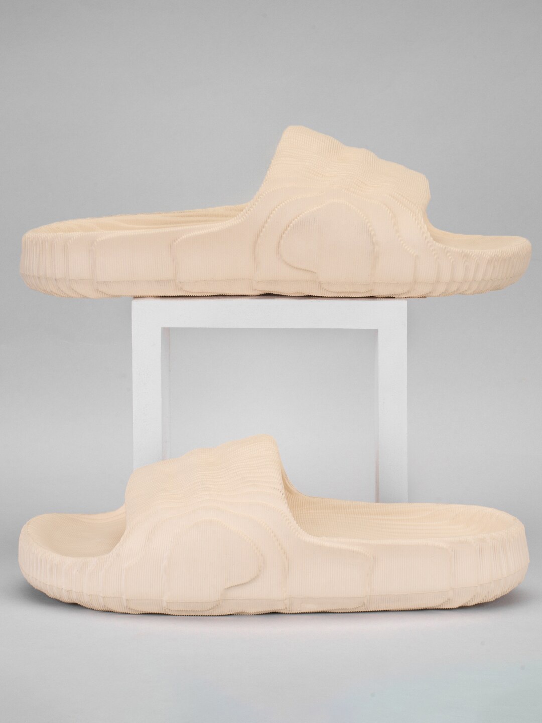 

Atom Men Textured Rubber Sliders, Cream