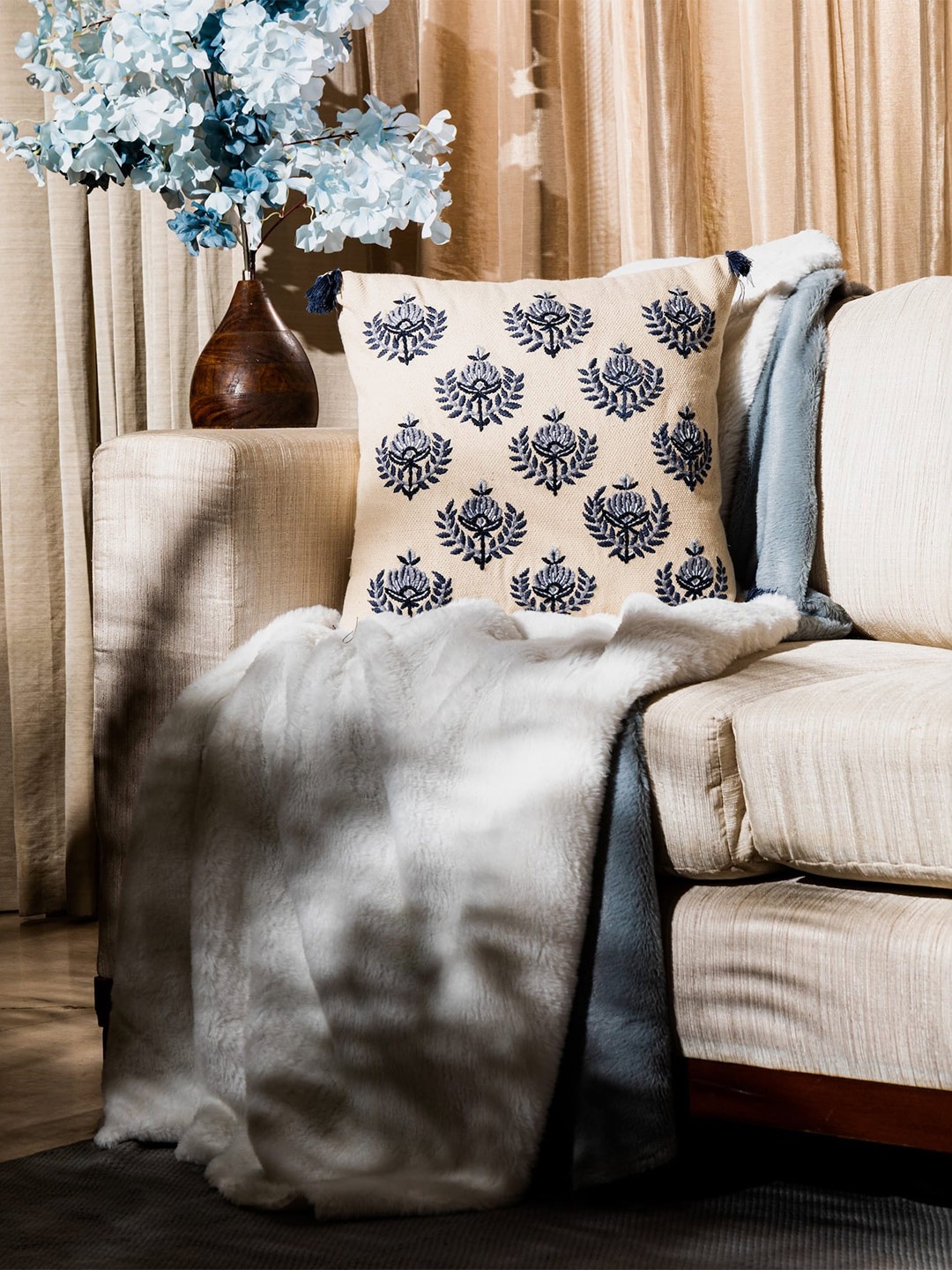 

LUSH & BEYOND Beige & Blue Embroidered Cotton Square Cushion Cover