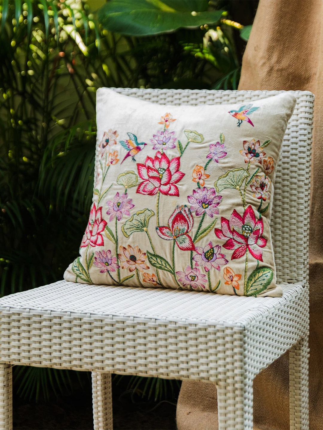 

LUSH & BEYOND Cream & Red Embroidered Velvet Square Cushion Cover