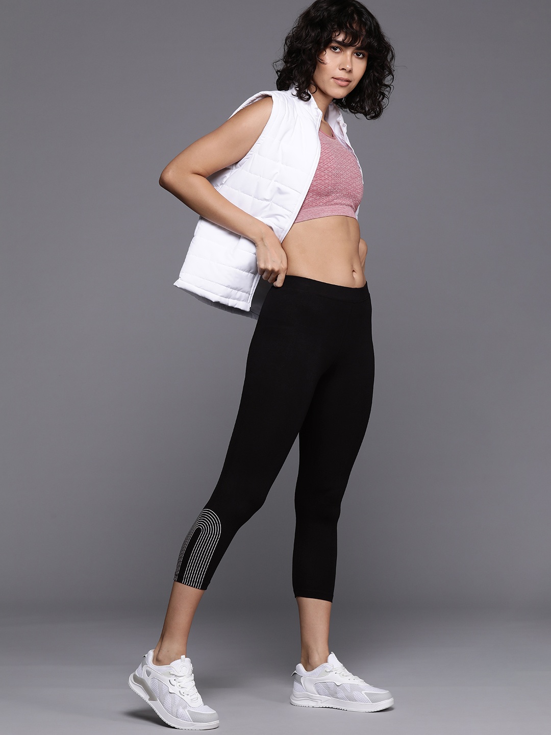 

HRX by Hrithik Roshan Women Printed Cropped Sports Tights, Black