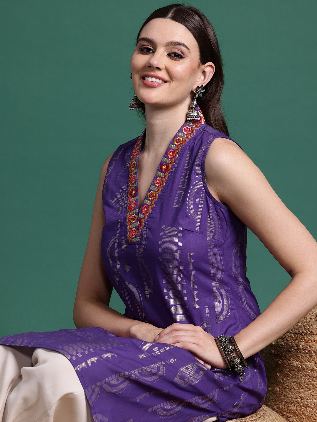 

Sangria Geometric Printed Thread Work Kurta, Purple