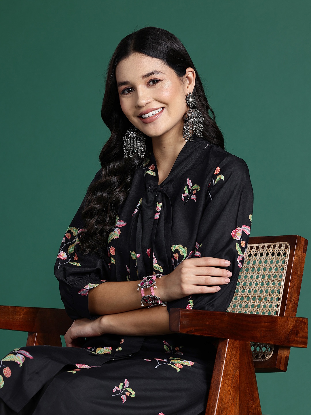 

Sangria Floral Print Tie-Up Neck Kurta, Black