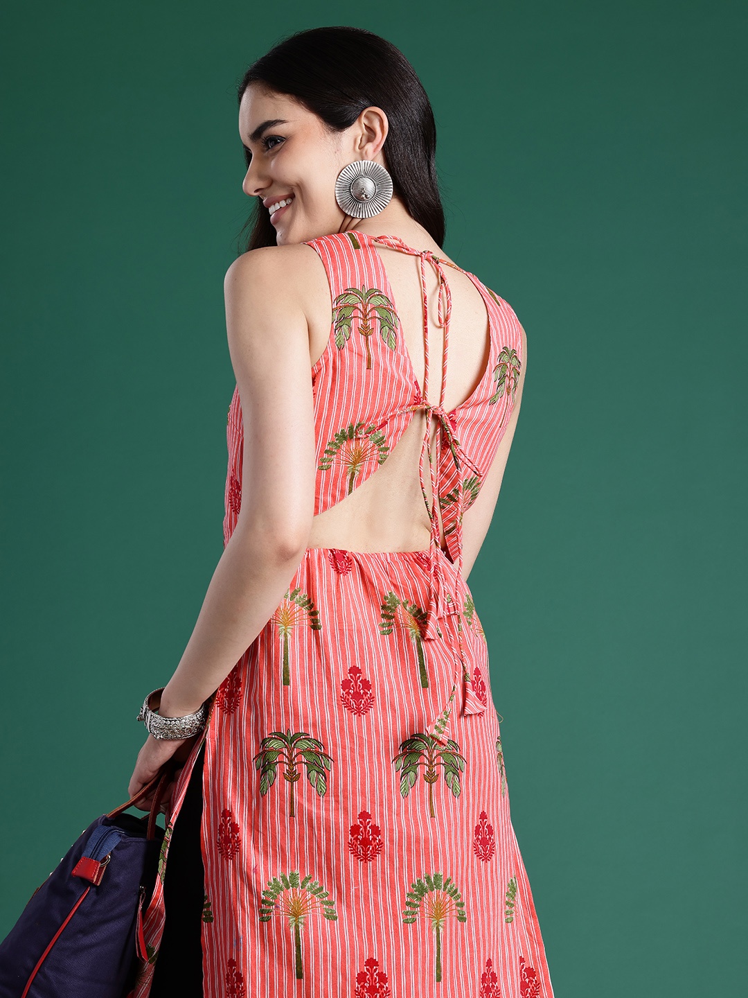 

Sangria Floral Printed Cut-Out Detail Straight Kurta, Pink