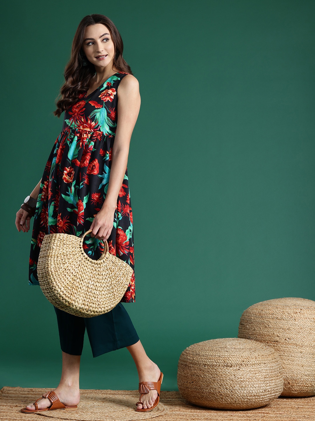 

Sangria Floral Printed A-Line Pleated Kurta, Black
