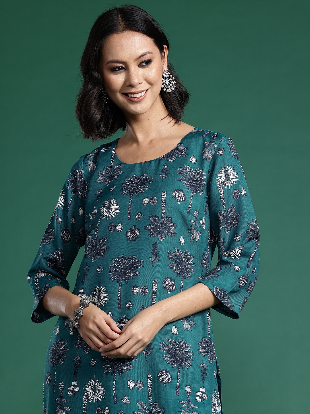 

Sangria Floral Print Regular Kurta with Trousers, Green