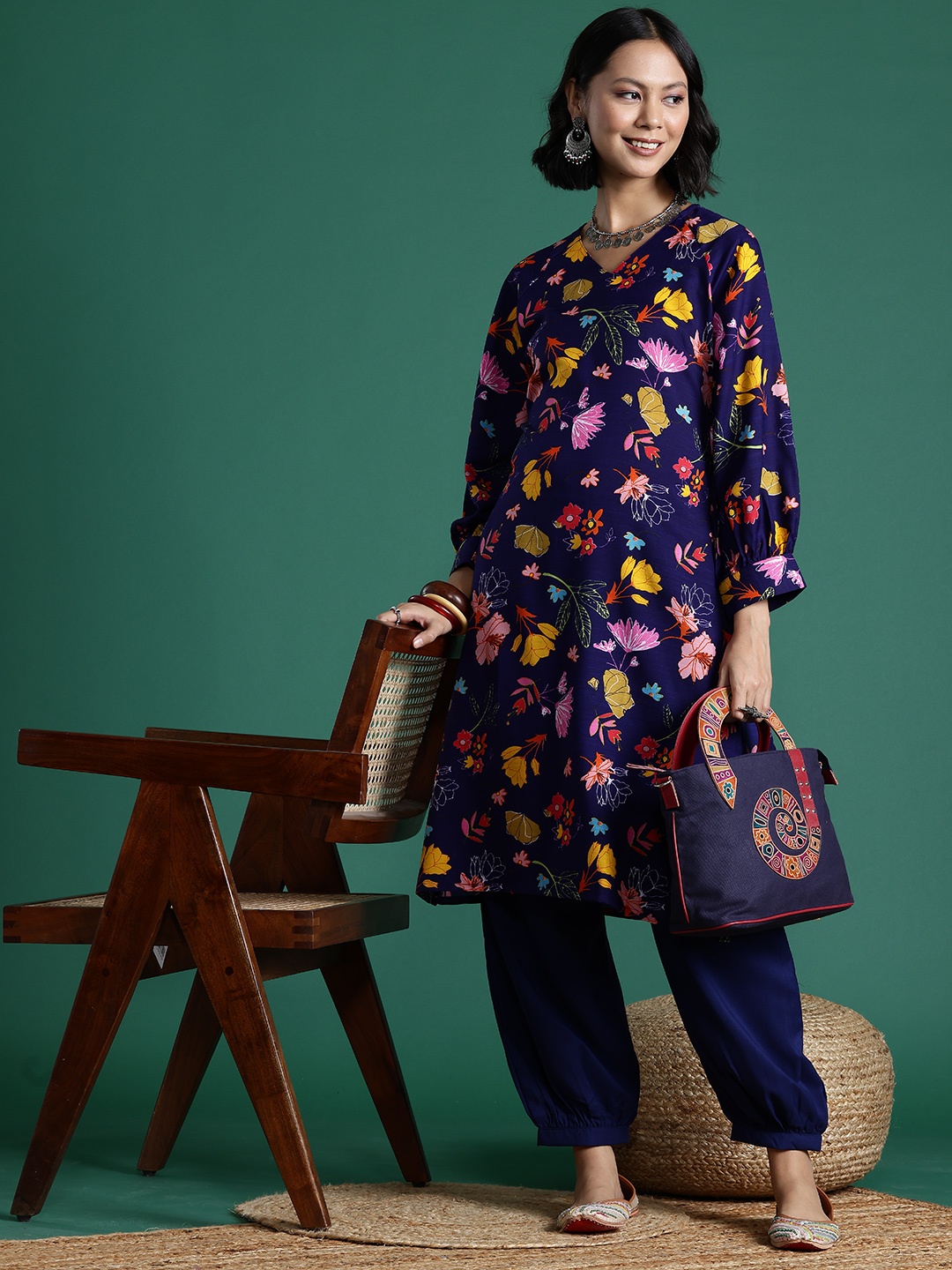 

Sangria Floral Printed Kurta with Salwar, Navy blue