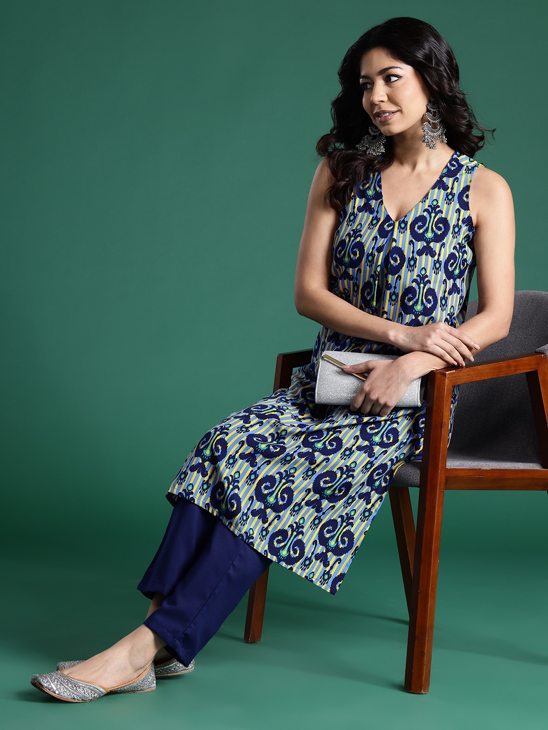 

Sangria Women Ethnic Motifs Printed Kurta with Trousers, Navy blue