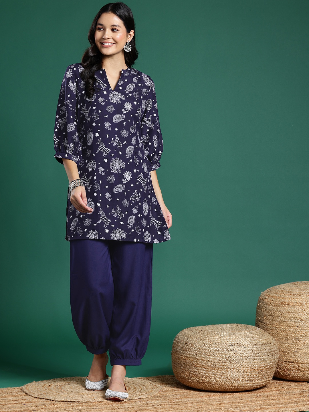 

Sangria Ethnic Motifs Print Kurta with Salwar, Navy blue
