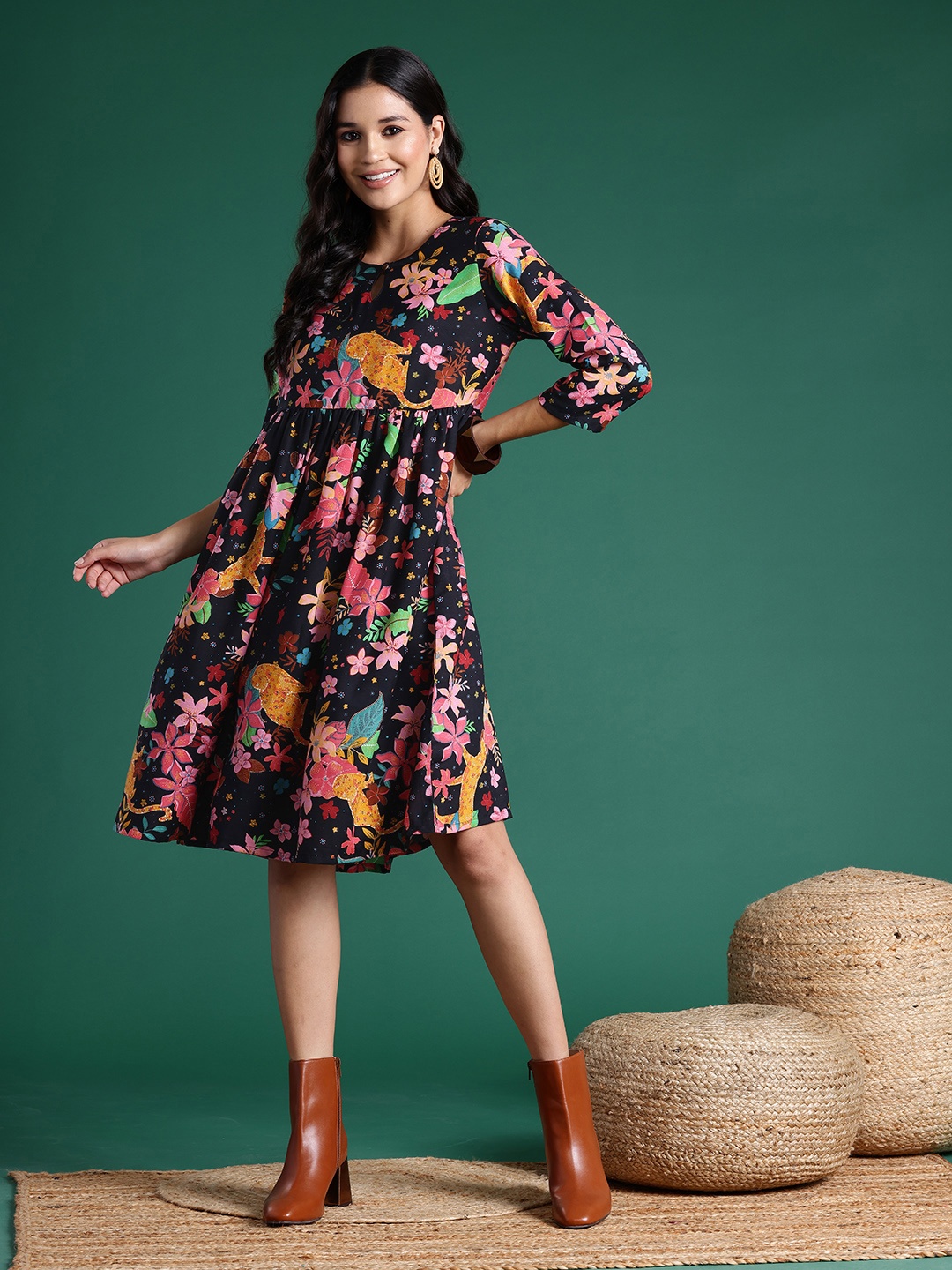 

Sangria Keyhole Neck Floral Printed A-Line Ethnic Dress, Black