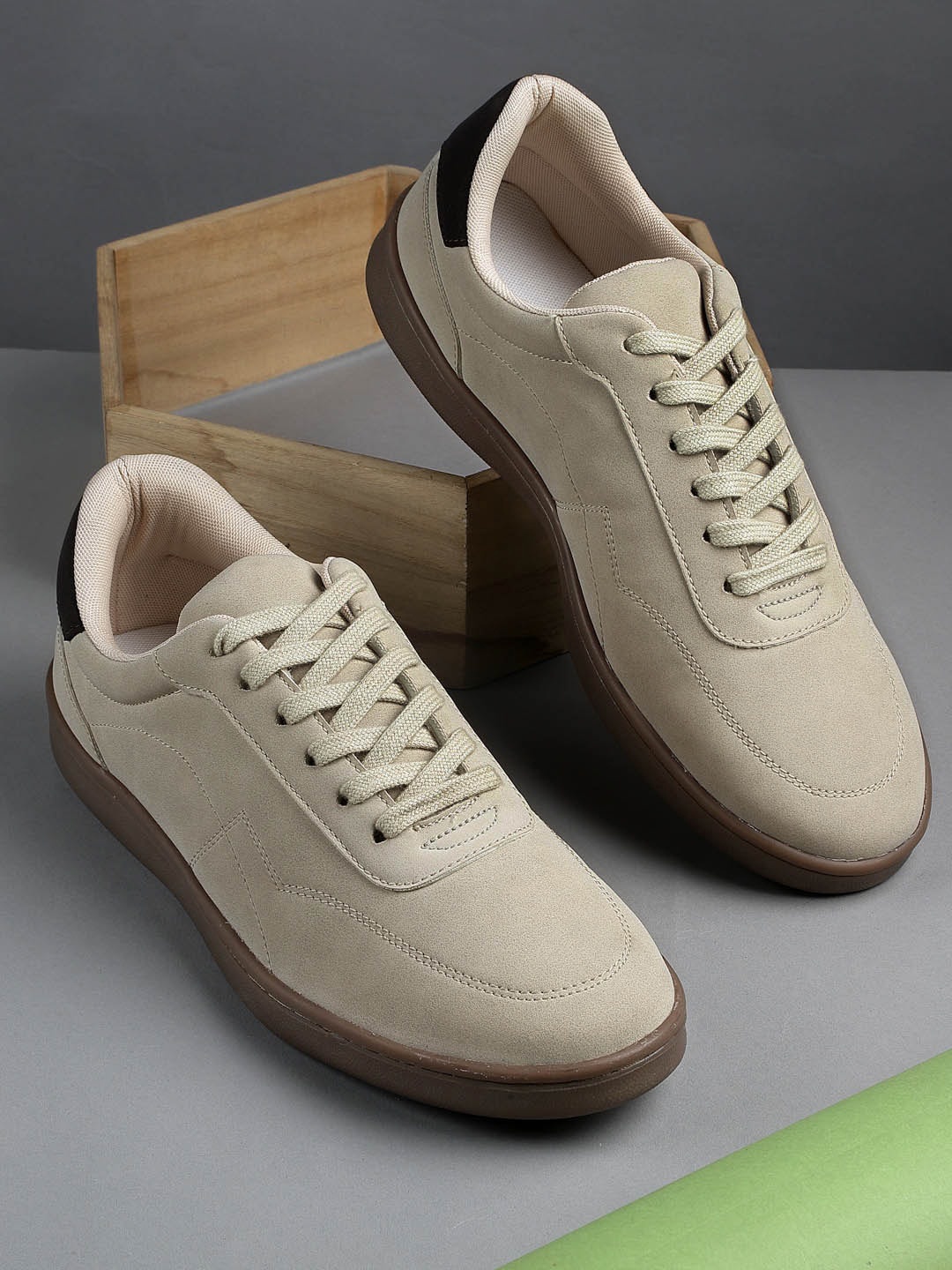 

The Roadster Lifestyle Co. Men Cream -Coloured Lightweight Comfort Insole Sneakers