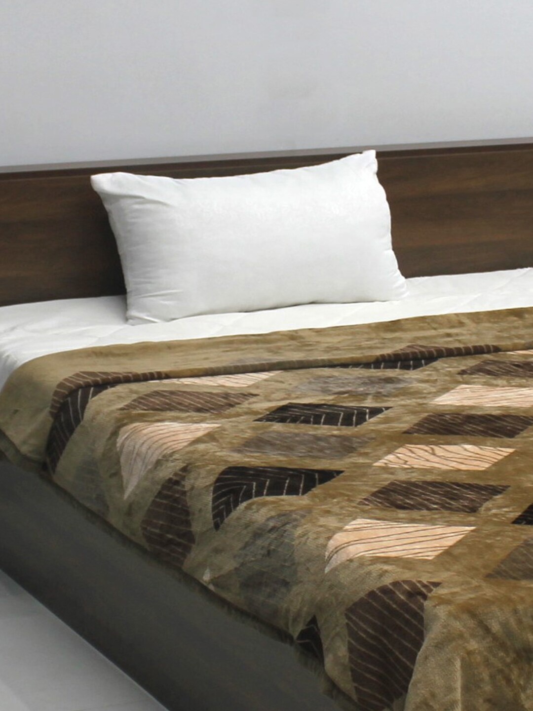 

Rubix Home Rust 354 GSM Single Bed Blanket