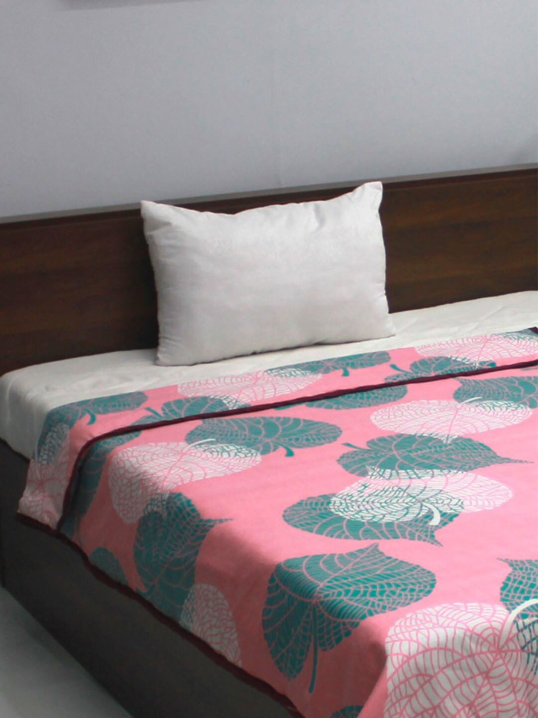 

Rubix Home Green Ethnic Motifs AC Room 110 GSM Single Bed Dohar