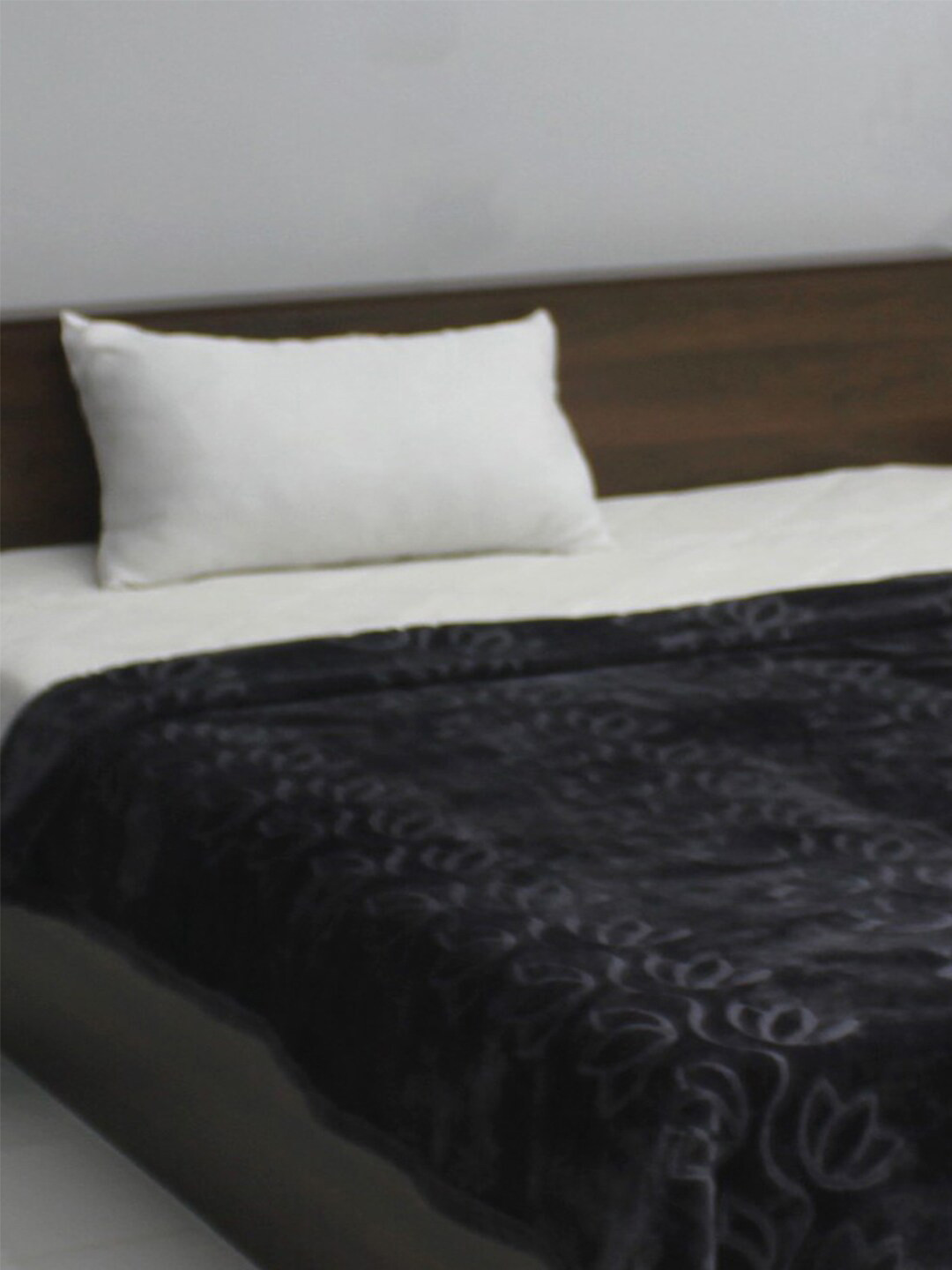 

Rubix Home All Season Black Floral AC Room 300 GSM Single Mink Bed Blanket, Grey